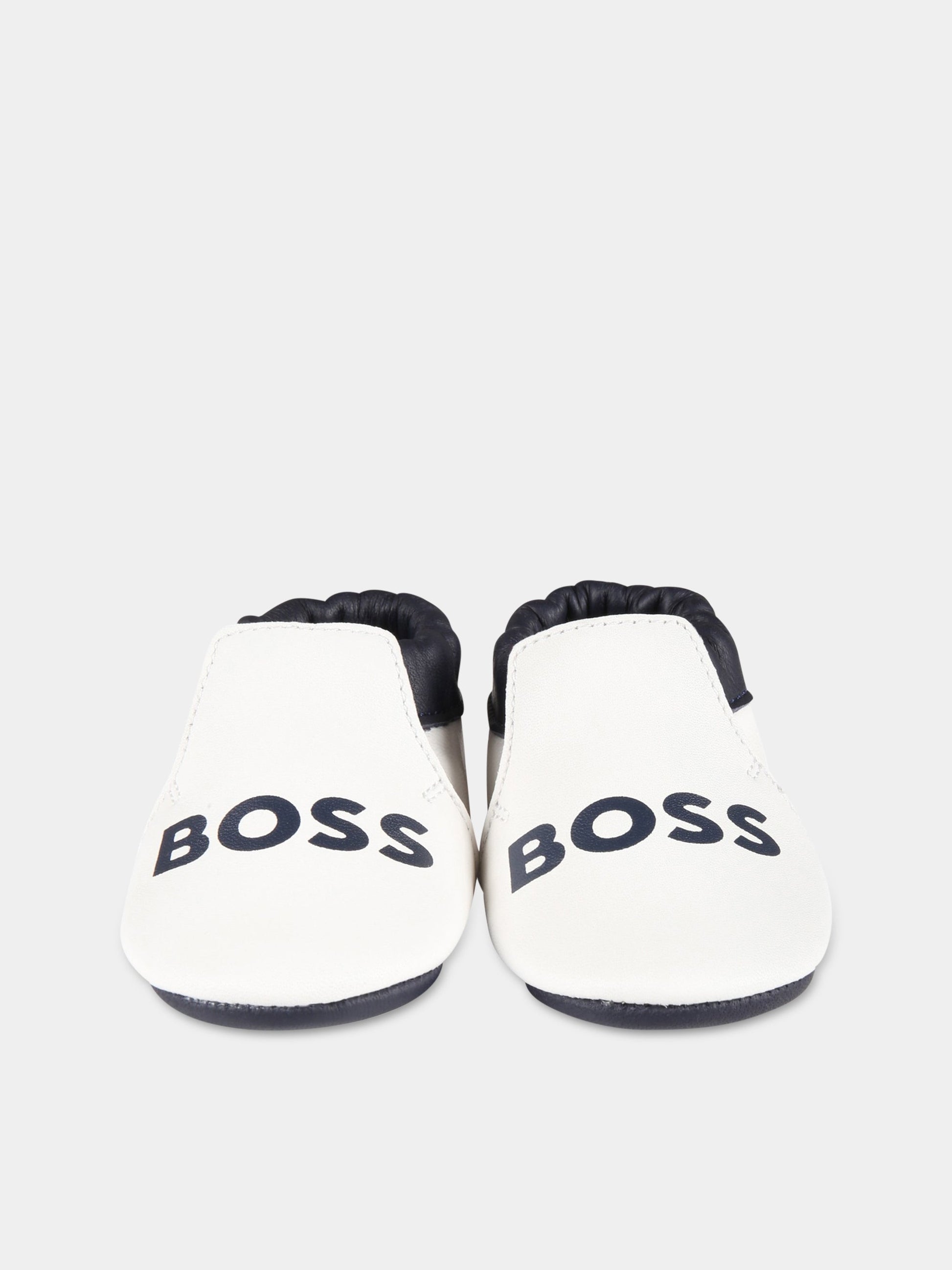 Scarpe bianche da culla per neonato con logo,Hugo Boss,J99113 849